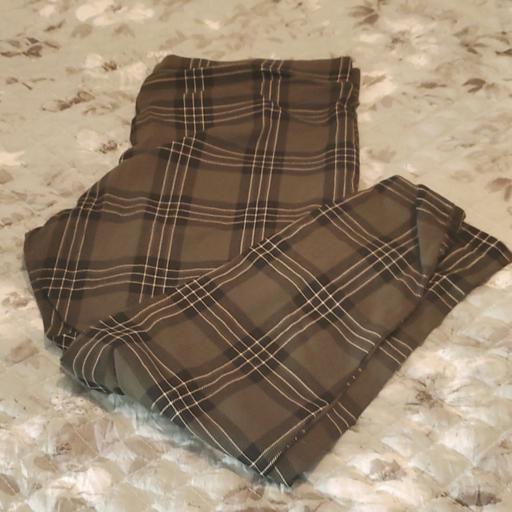 Size 3 Torrid premium leggings in olive green and black plaid